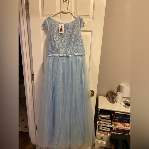 Formal dress - Picture 2 of 6